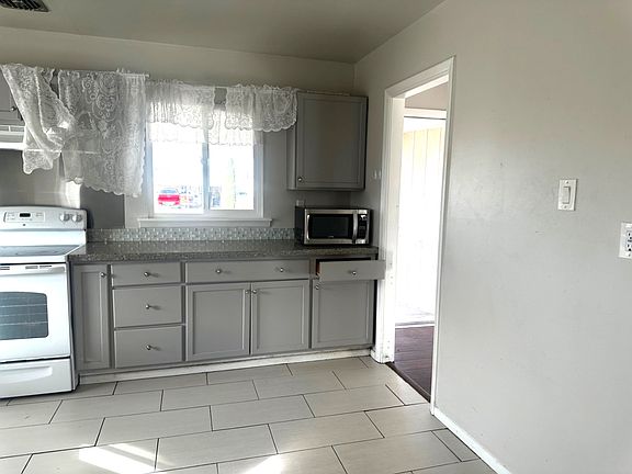 4th image of 2400 Cagua Dr NE