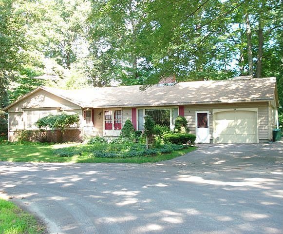 LOVELY HOME IN CUL DE SAC 