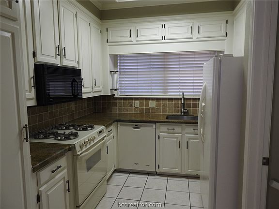 5th image of 1308 Sussex (pvt) Dr