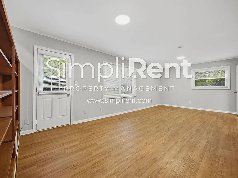 2447 Whites Mill Ln — Photo 10