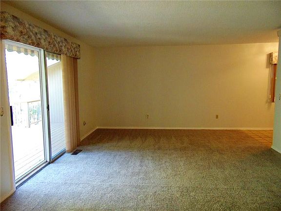 5th image of 43 Walter Dr