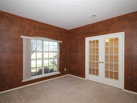 4th image of 7400 Chaucer Dr
