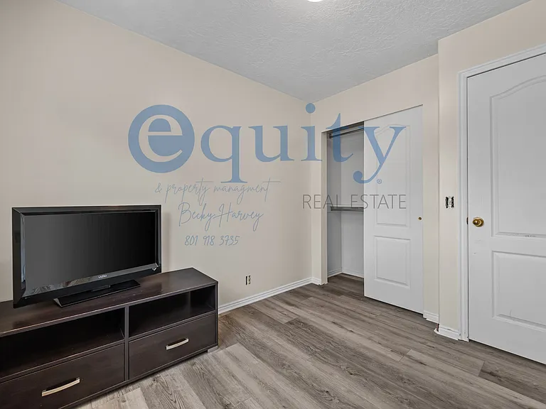 703 Ry Ln — Photo 12