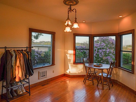 Dining area with gorgeous garden and mountain views.