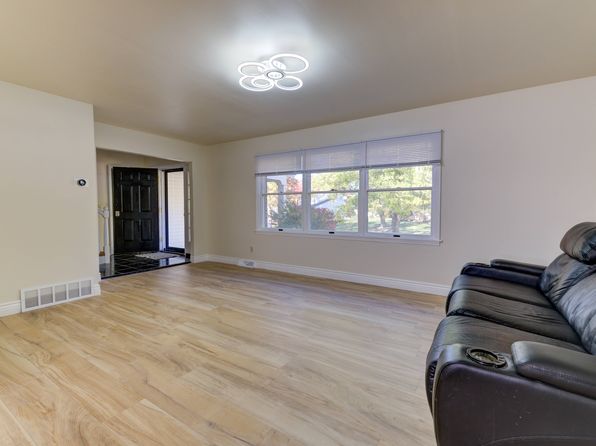13 Cloverfield Dr