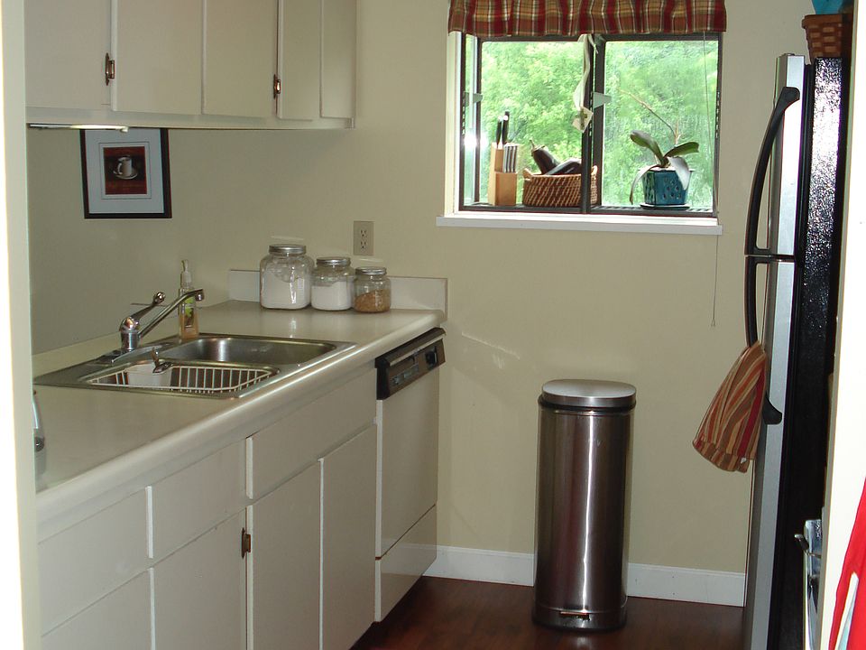 1st image of 1571 W Pond Dr APT 24