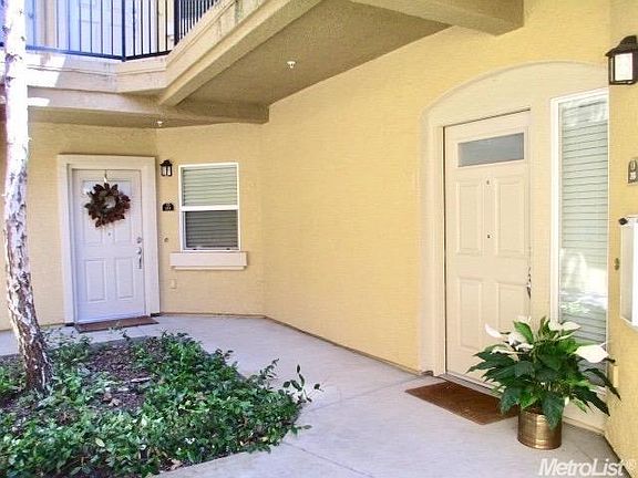 COURTYARD FRONT DOOR