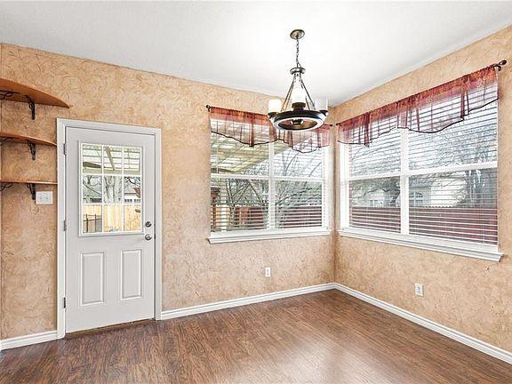 5th image of 118 Oakmont Forest Dr