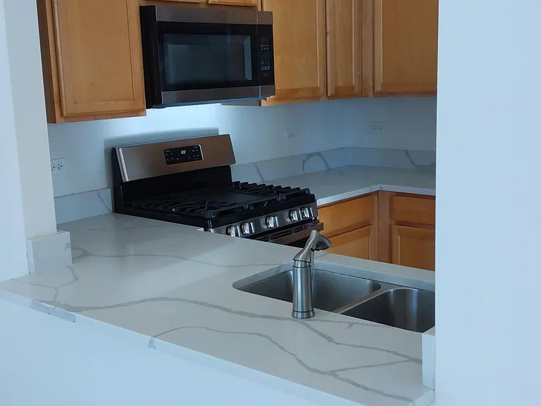 599 Prestwick Ln — Photo 10