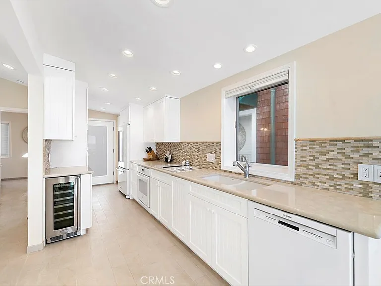 1051A Gaviota Dr — Photo 10