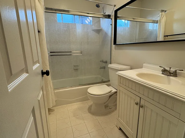 849 N West Knoll Dr — Photo 23
