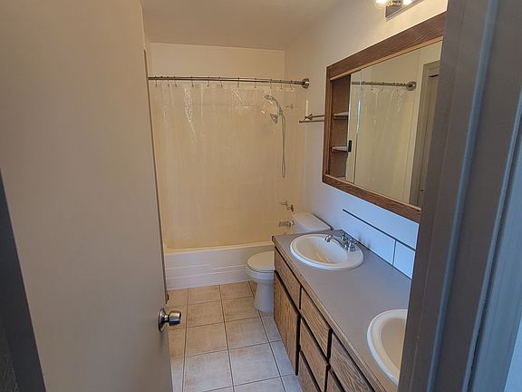 3rd image of 2430 Hillcrest Way #1