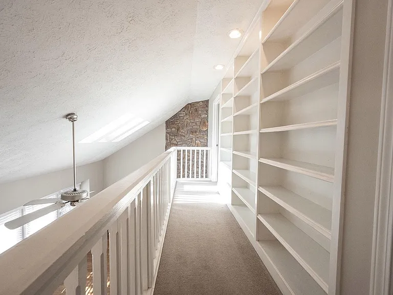 11704 Cameron Dr — Photo 13