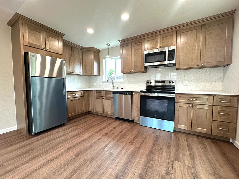 404 Albrecht St — Photo 14