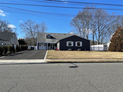 91 Loop Drive, Sayville, NY, 11782