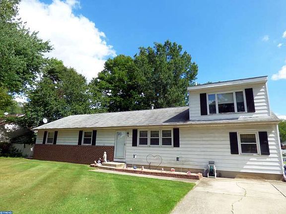 3rd image of 106 Lincoln Dr