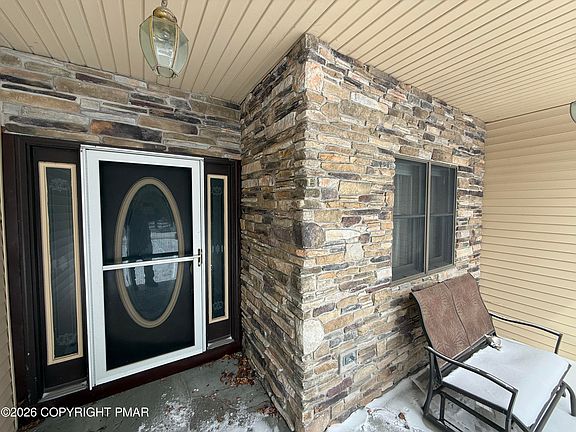 3rd image of 98 Bender Rd