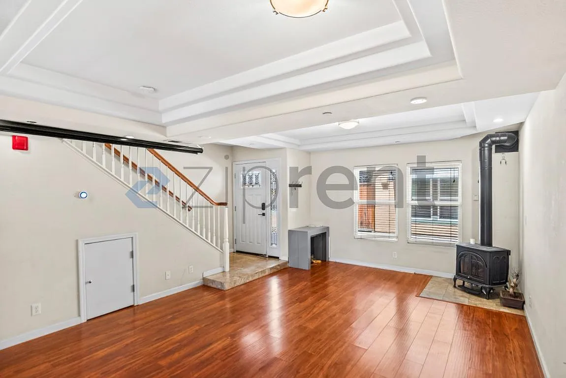 3 bed, 2.5 bath, 1264 sqft, $4,850 — Photo 1