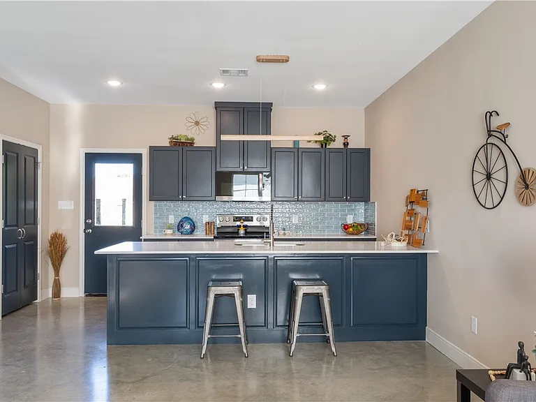 802 N Parker Ave — Photo 5