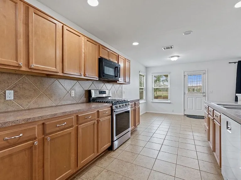 1121 Sweet Gum Dr — Photo 9