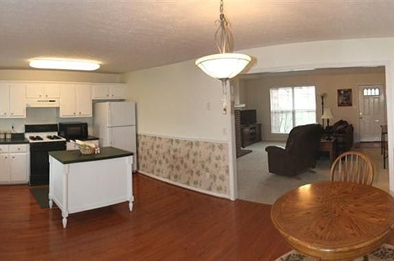 4th image of 180 Woodfield Cir