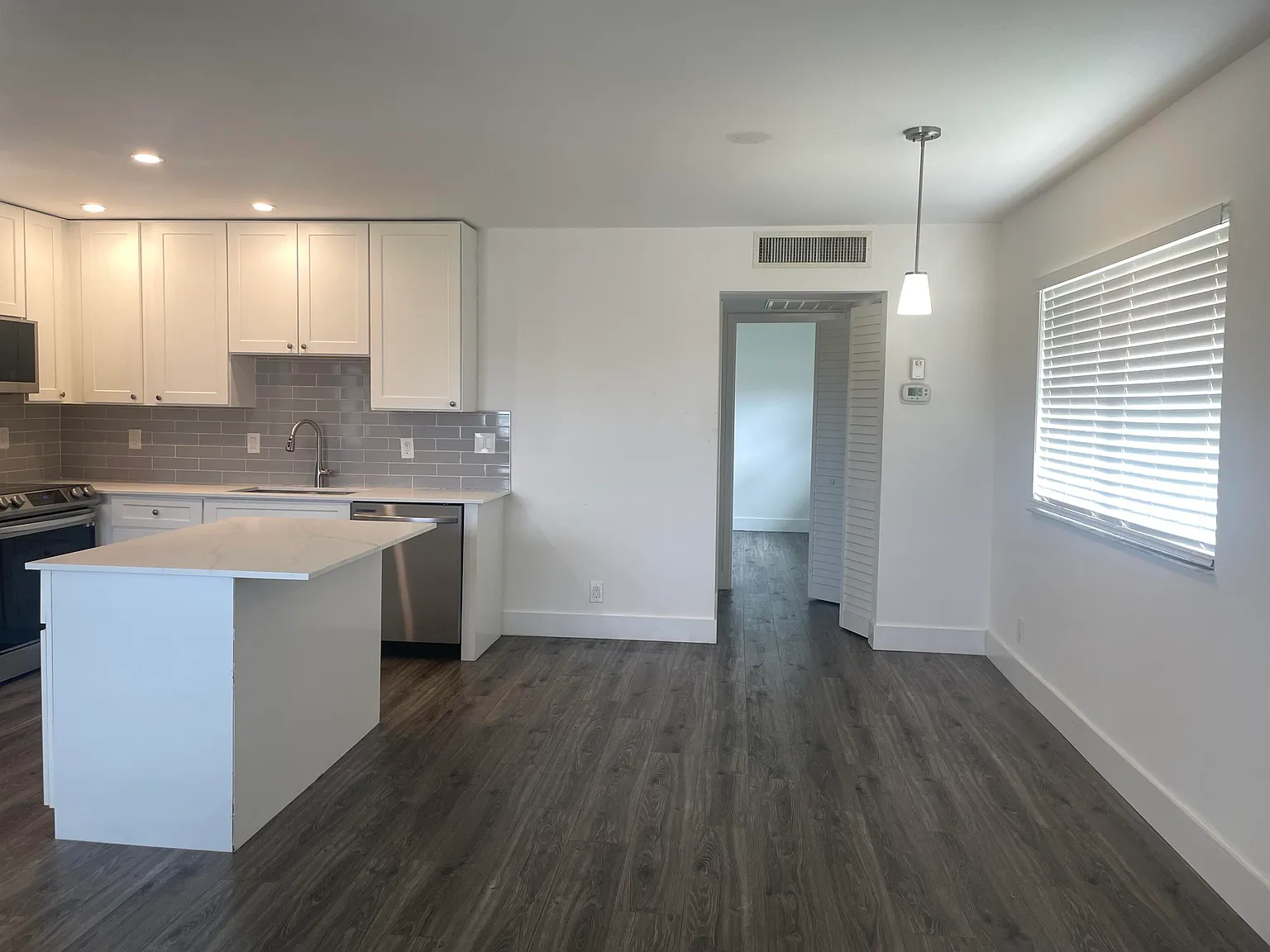 1 bed, 1.5 bath, 726 sqft, $1,650 — Photo 2
