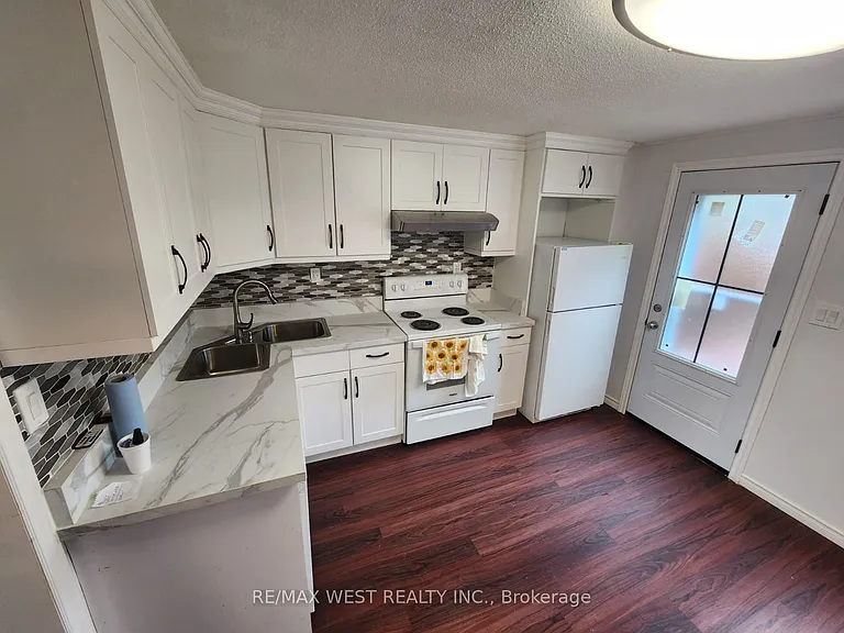 10658 Atwater Cres — Photo 11