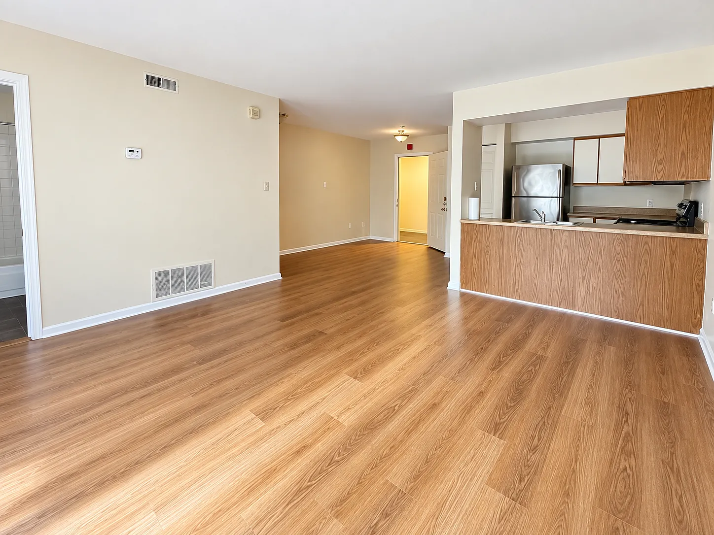 1 bed, 800 sqft, $1,550 — Photo 2