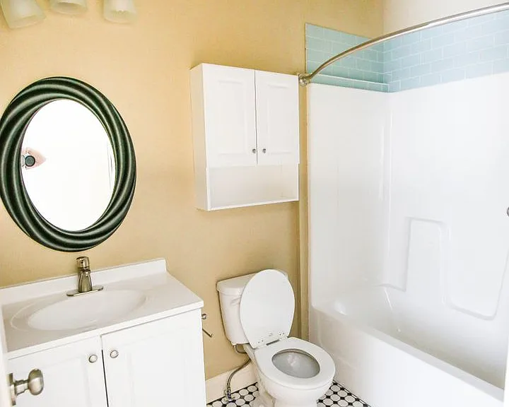 1040 E Walnut St — Photo 13