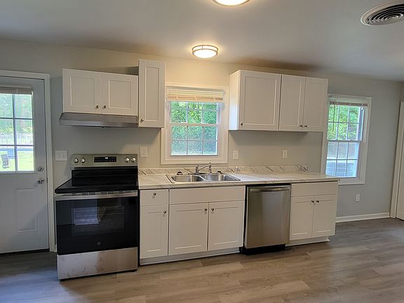 3rd image of 4403 Butler Ln