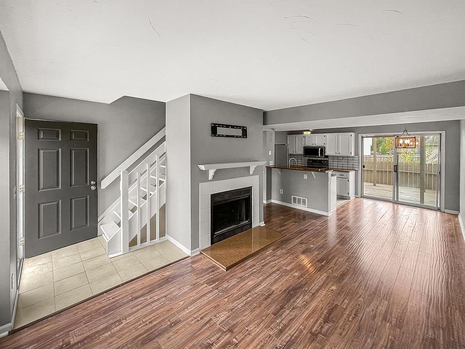 1st image of 4961 Singleton Dr