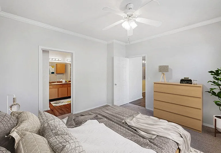 Hickory Point Apartments — Photo 25