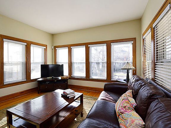 4th image of 512 S Wesley Ave