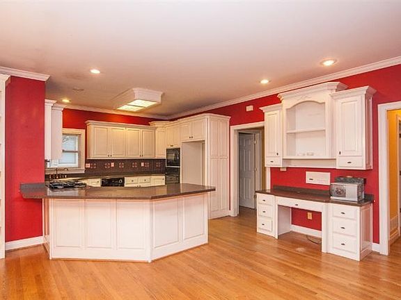 5th image of 1024 Chetford Dr
