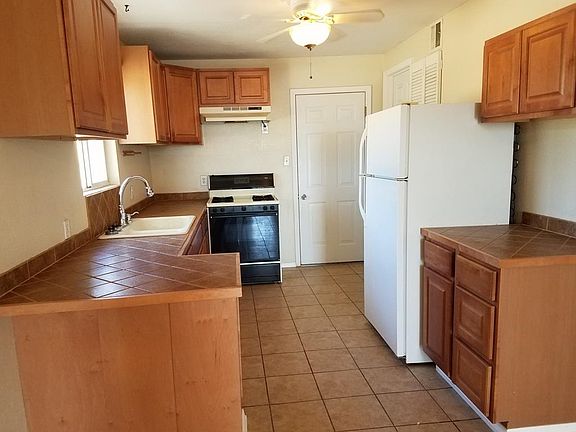 5th image of 1118 Hawaii Ave