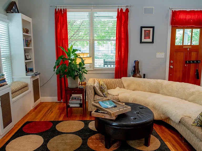 Luxury comfiness, The Nelson Wells House - Athens Georgia. Comfy downtown living near UGA, 2 hospitals, Med school, & Vet Medicine, University of Georgia