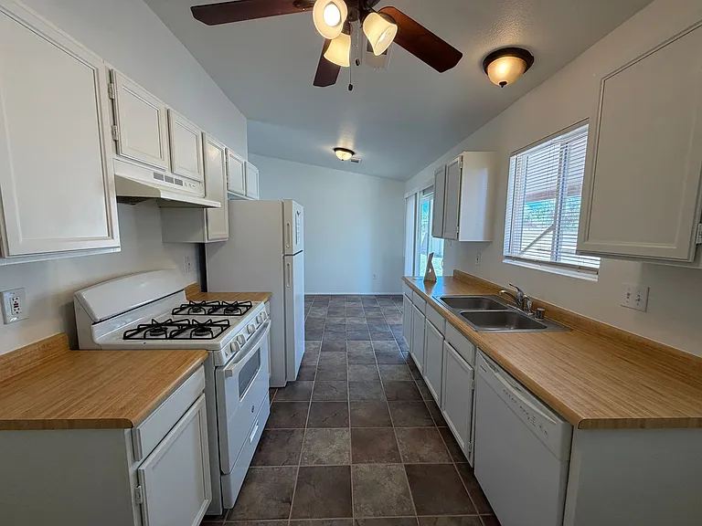 628 Pontiac Dr SW — Photo 15