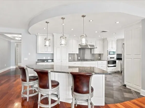1 Longbeach Ave APT 101, Hull, MA 02045