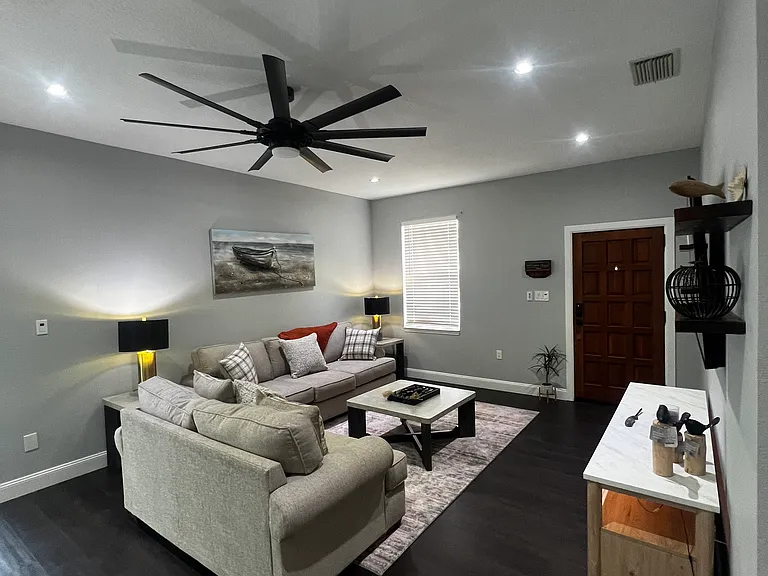 310 Poinsetta Dr — Photo 8