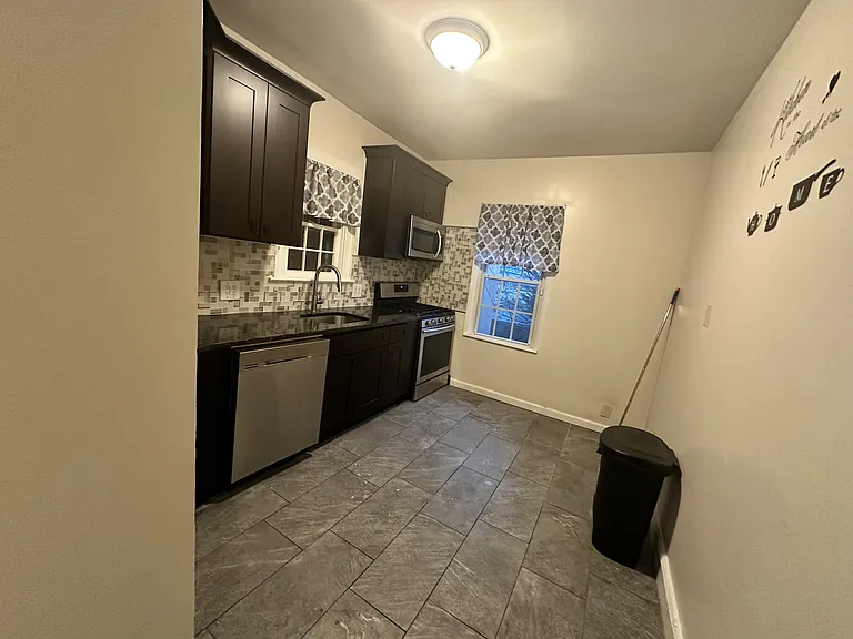 187 Franklin Ave #2F — Photo 2
