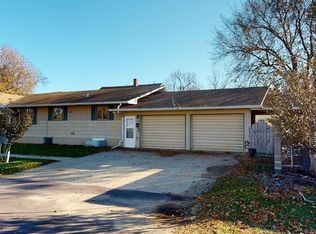 102 E 4th St, Elkton, SD 57026