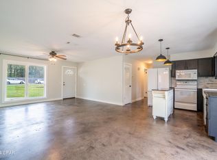 104 Hillwood Dr, Crestview, FL 32539