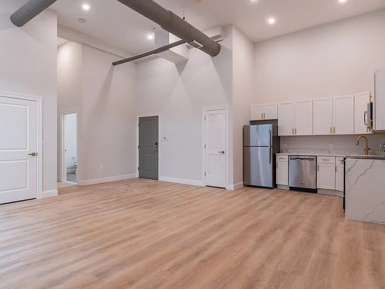 146 Main St #305 — Photo 2