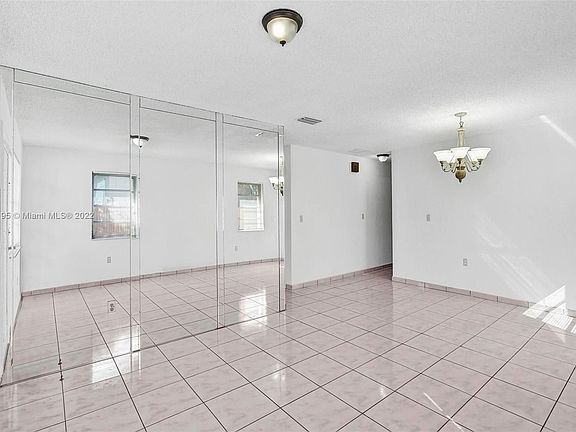 5th image of 715 W 31st St #715