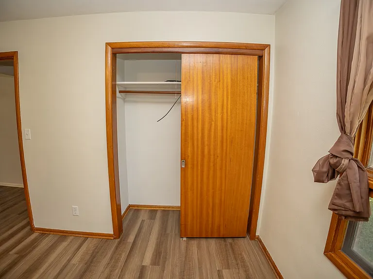 2401 Willow Dr — Photo 8