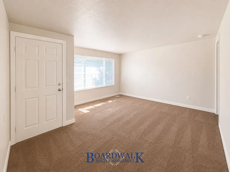 3549 S Colby Ave — Photo 4