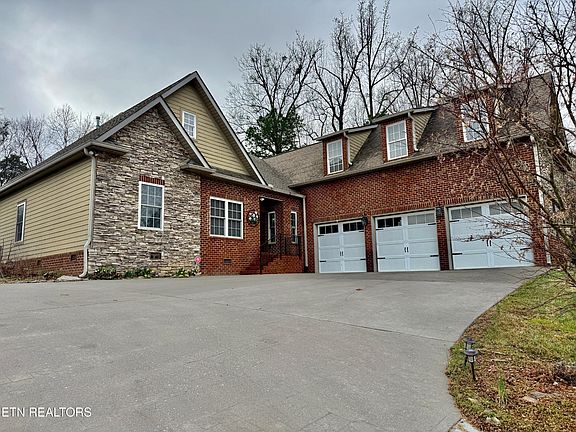 3rd image of 6708 Worthington Ln