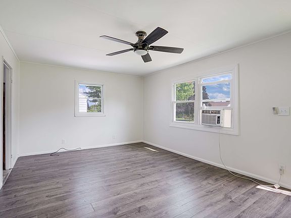 3rd image of 1034 S Parkview Cir