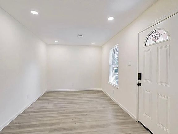 2nd image of 822 Magnolia Ave