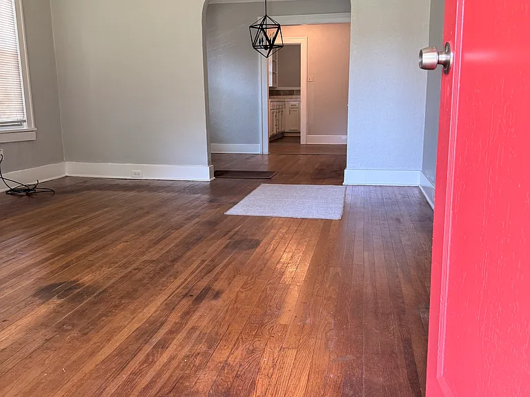 2378 Boyle Ave — Photo 2